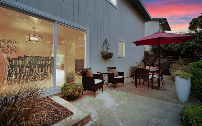 Building Photo - Beach House in Rio Del Mar