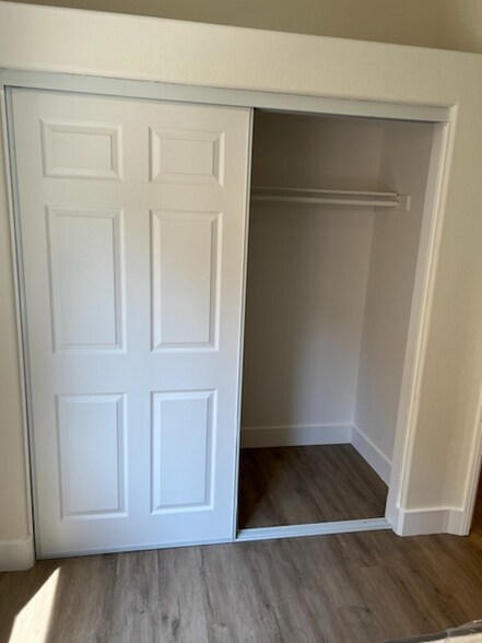 Building Photo - 8550 Rolling Hills Dr