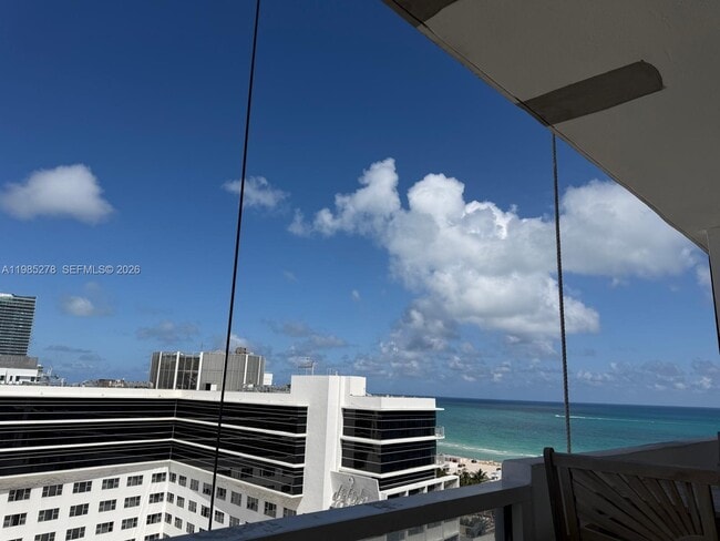 Building Photo - 100 Lincoln Rd