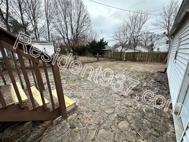 Building Photo - 3 Bed 1 Bath Home