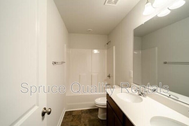 Building Photo - 1919 Glenburn Dr