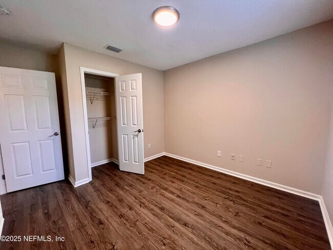 Building Photo - 1455 Silver Bell Ln