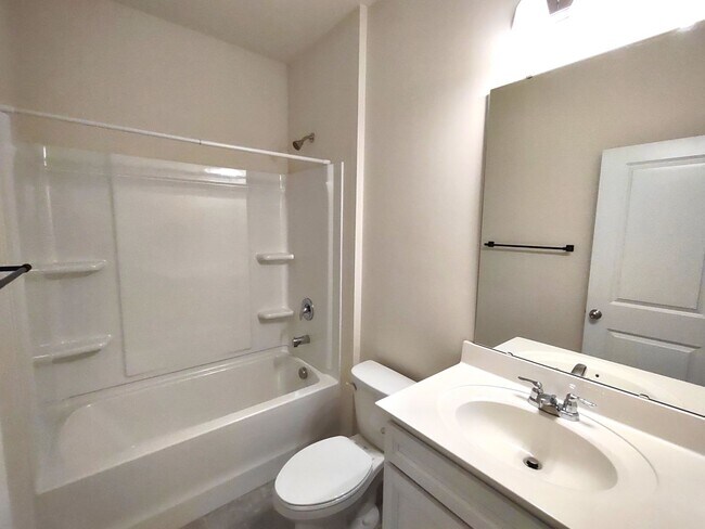 Building Photo - Beautiful Home located in the Starmount Co...