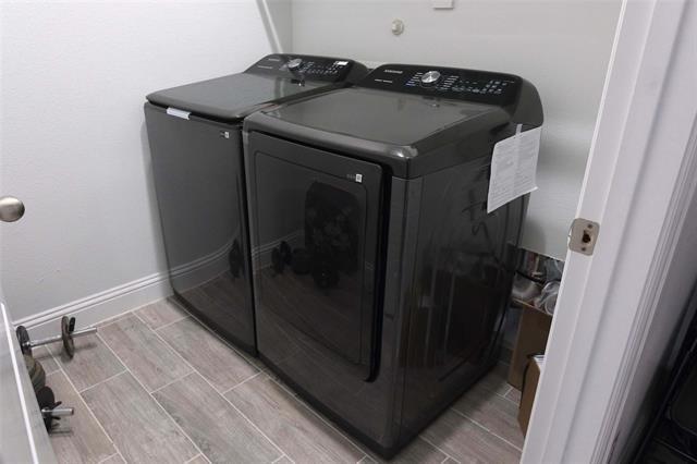 Building Photo - 5928 Pine River Ln