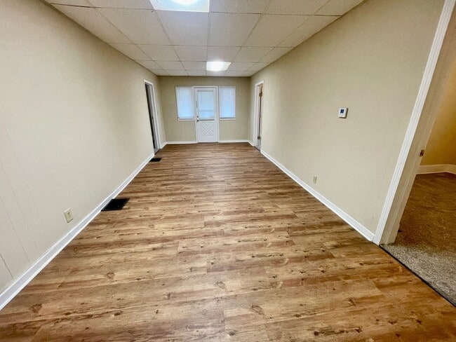 Building Photo - 919 S Douglas Ave