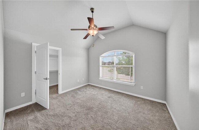 Building Photo - 1000 Tulip St