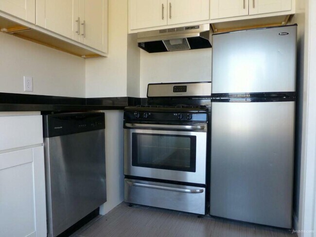 Building Photo - 70 Terra Vista Ave