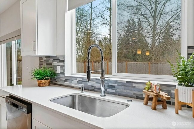 Building Photo - 8412 55th Pl NE