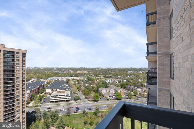 Building Photo - 3705 S George Mason Dr