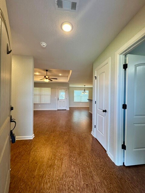 Building Photo - 306 Lion Dr N