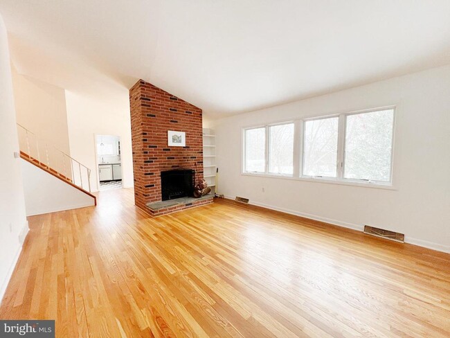 Building Photo - 450 Linden Ave