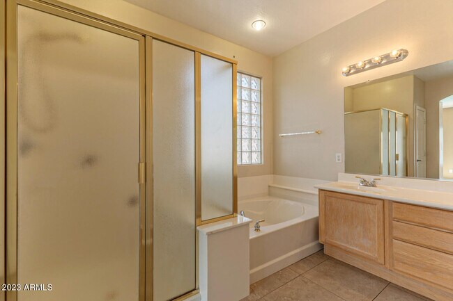 Building Photo - 11605 W La Reata Ave