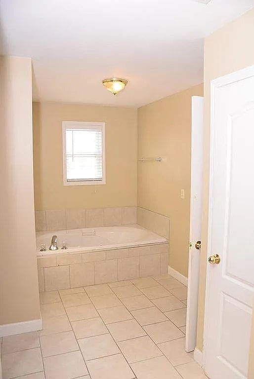 Building Photo - Discover Potential: Expansive 2,439 Sq Ft Space in Vibrant Nashville Locale!