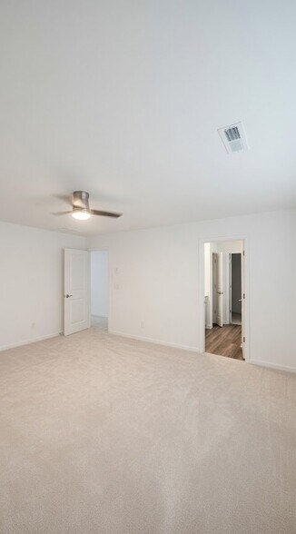 Building Photo - 5531 Hydrangea St