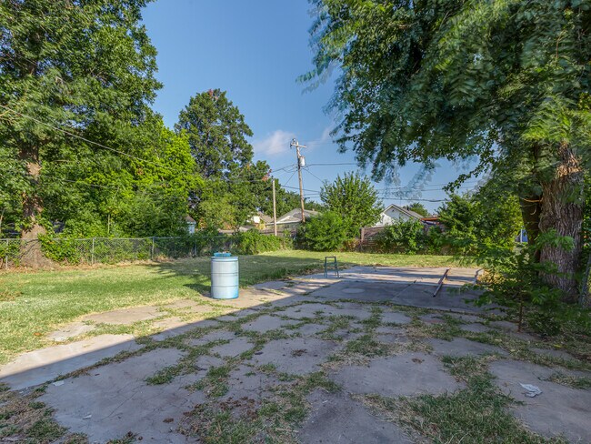 Building Photo - 1723 W Park Pl