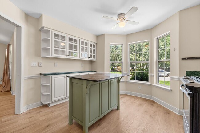 Building Photo - 5703 Stardust Dr