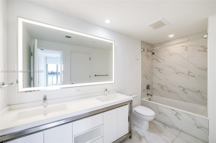 Building Photo - 2000 Metropica Way