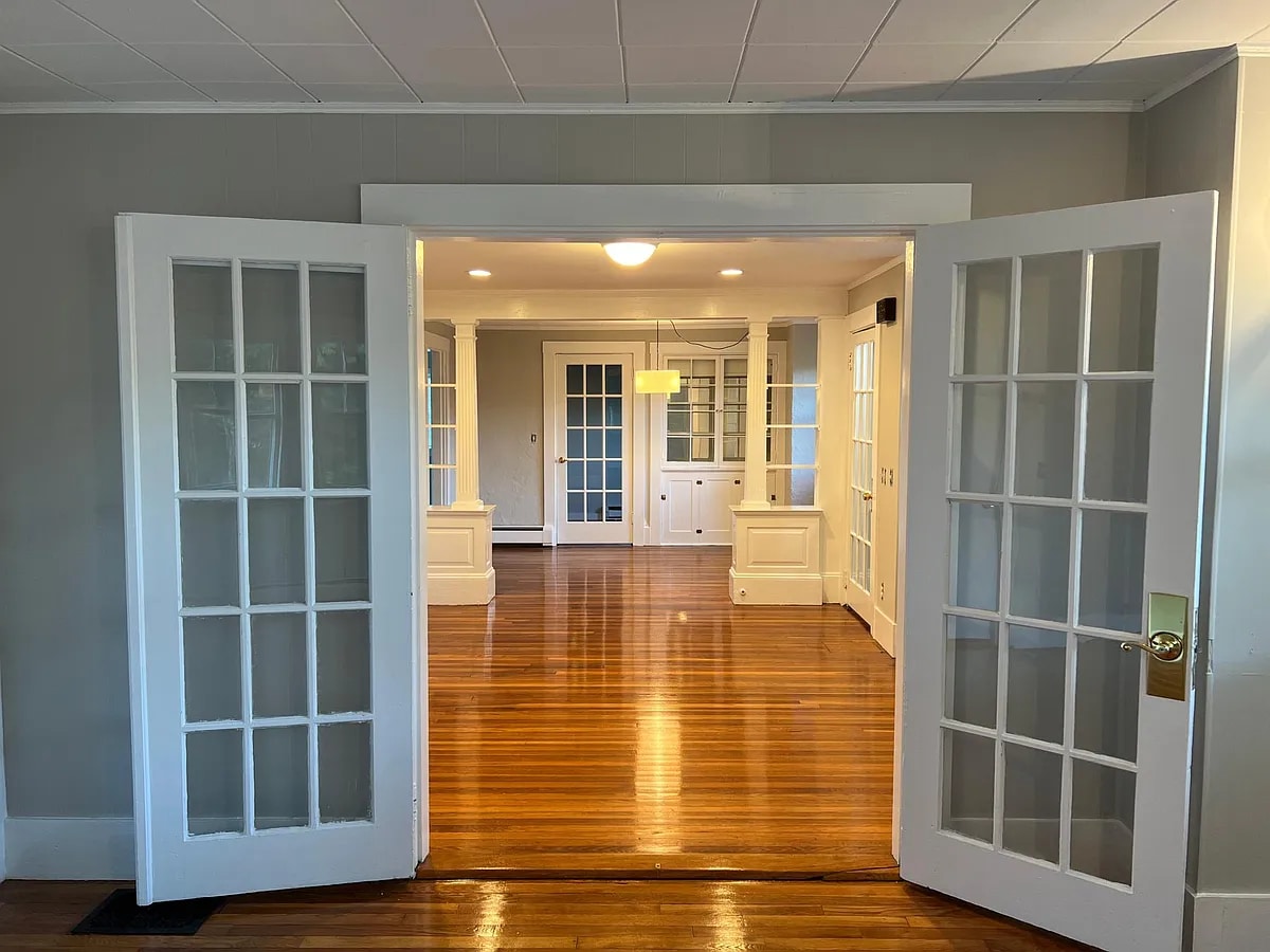 Building Photo - 102 Main St