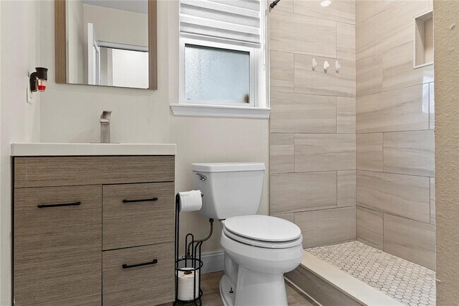 Building Photo - 1305 Fountainhead Dr