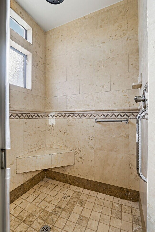 Building Photo - 724 Scott Ln