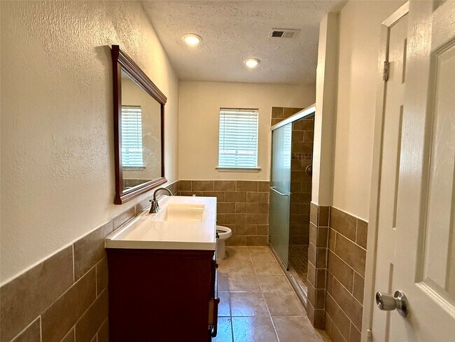 Building Photo - 6927 Windy Pines Dr