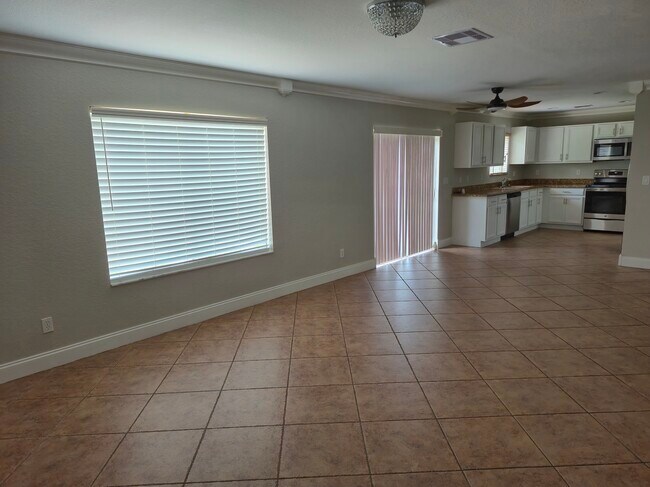 Building Photo - 2033 Providence Pl