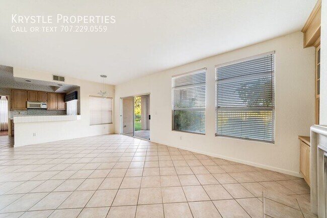Building Photo - Luxurious Living in Gated Villa Del Mar Co...