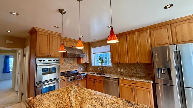 Building Photo - Updated 4BR/2BA Single Family Home in Cove...