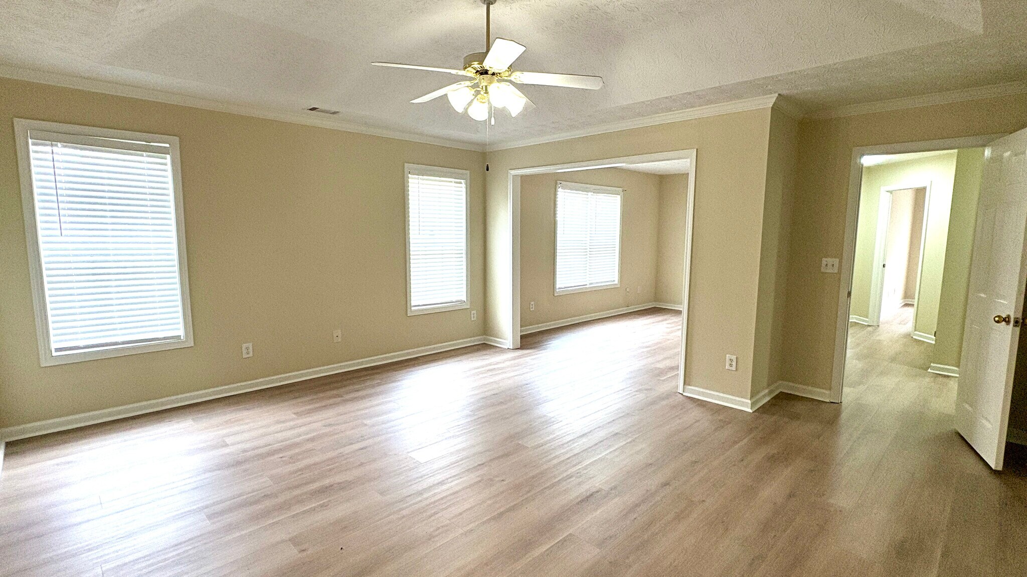 Building Photo - 2336 Pettit Dr