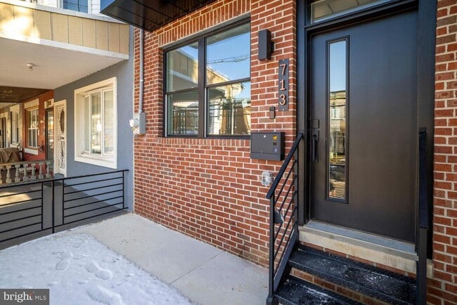 Building Photo - 713 S 58th St