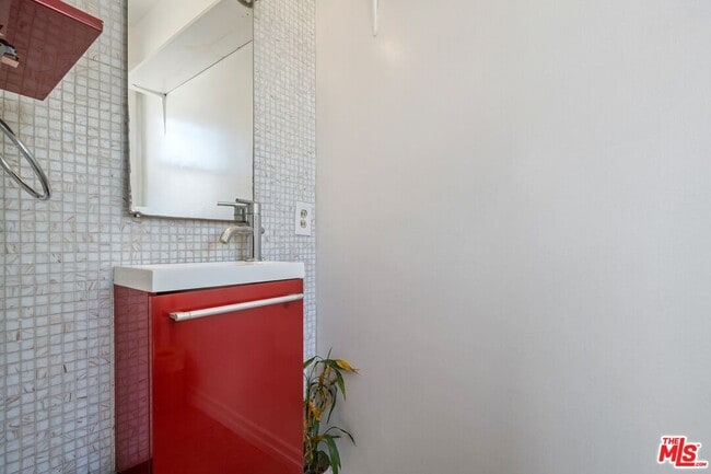 Building Photo - 128 S Madison Ave