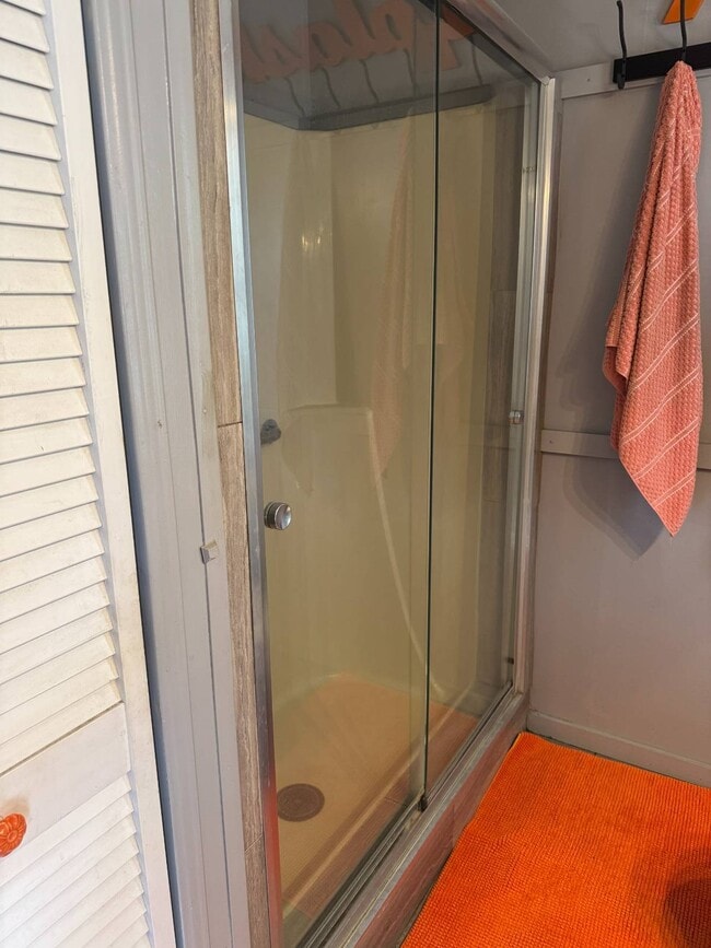 Building Photo - 638 N Edgewater Dr