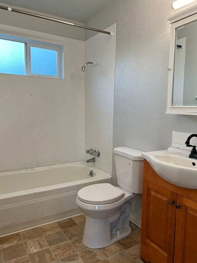 Building Photo - brid01*