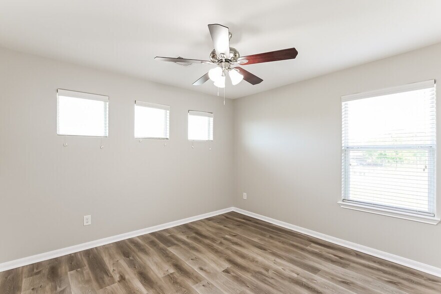 Building Photo - 2403 Lacyberry St
