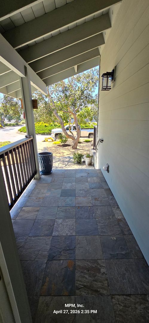 Building Photo - large custom home with peek a boo ocean views