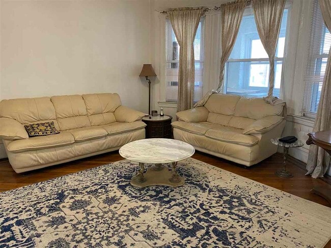 Primary Photo - 163 Jewett Ave