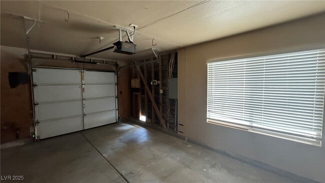 Building Photo - 4754 Willow Crest Ave