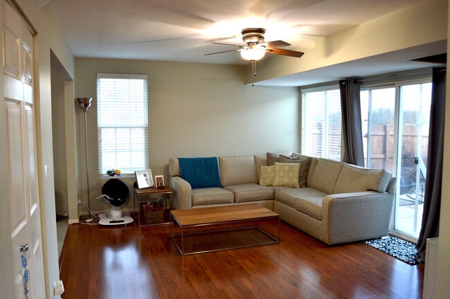 Building Photo - 225 W Washington St