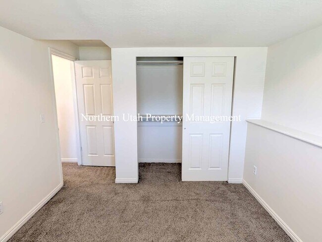 Building Photo - Updated 4 Bed, 2 Bath SFH