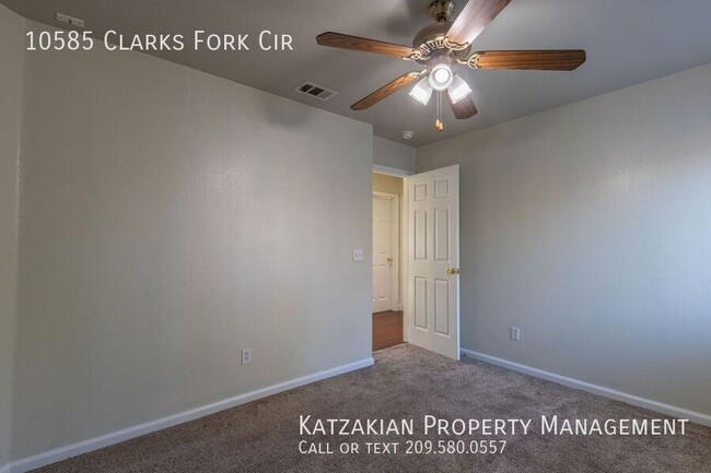 Building Photo - Charming 4-Bedroom Home in Spanos Park Wes...