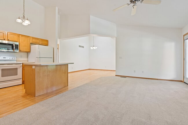 Building Photo - 21 Redtail Bend