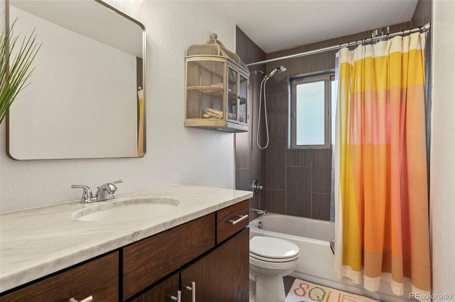 Bathroom 1 - 2576 Krameria St