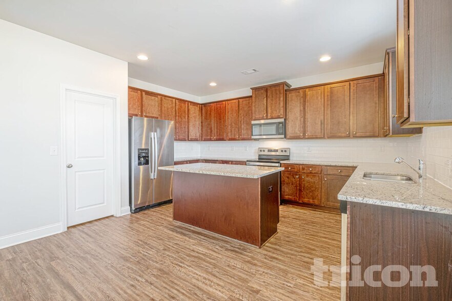 Building Photo - 4035 Evelyn View Ct