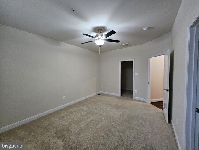 Building Photo - 6041 Maple Hill Rd