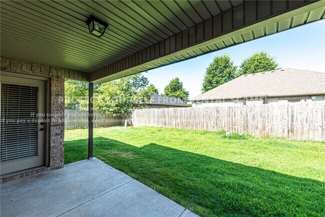 Building Photo - 2609 N Brush Creek Dr