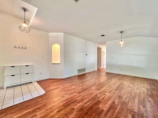 Building Photo - Charming 3/BR 2/BA Home with Covered Deck ...