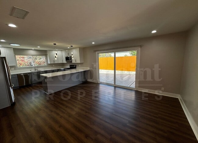 Building Photo - 5000 Macario Dr
