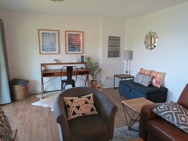 Building Photo - 4724 Lakeview Dr