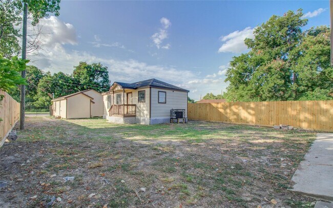 Building Photo - 1051 W Little York Rd