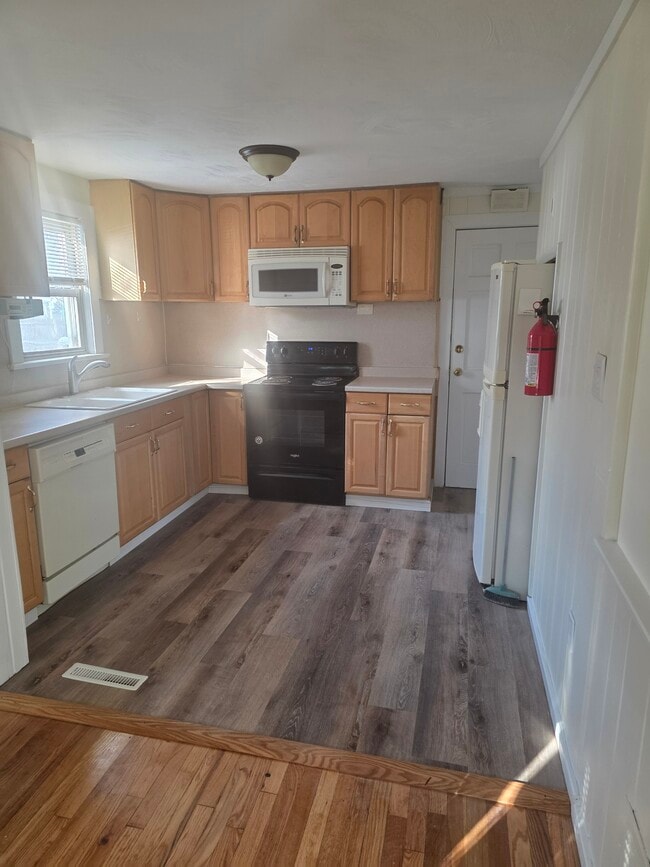 Building Photo - 470 Connecticut Ave